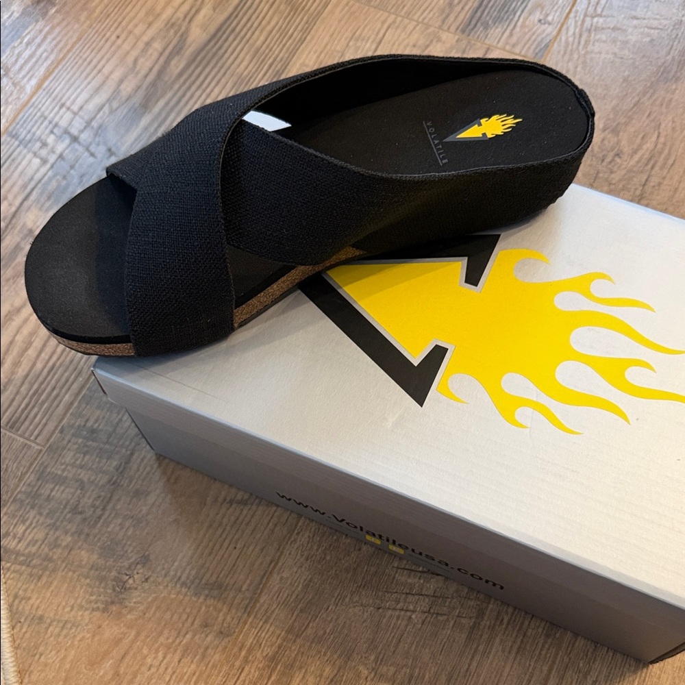 🆕 Volatile Ablette Black Crisscross Sandals